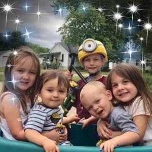 Meet your Posher, Lorie